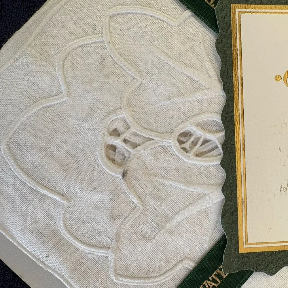 NWT 3 Waterford 100% Linen & Jacquard Damask Dinner Napkins in Cream & White